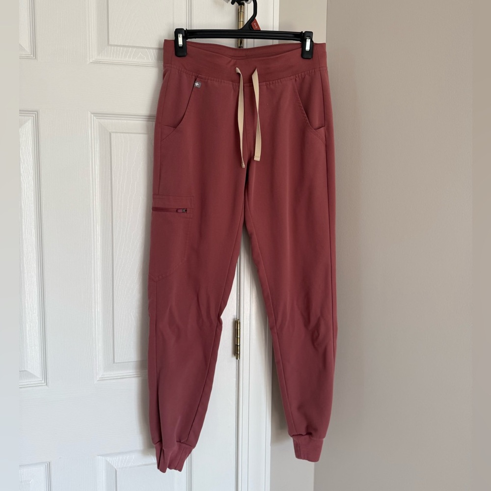 Figs Women’s Zamora Mauve Jogger Scrub Pants